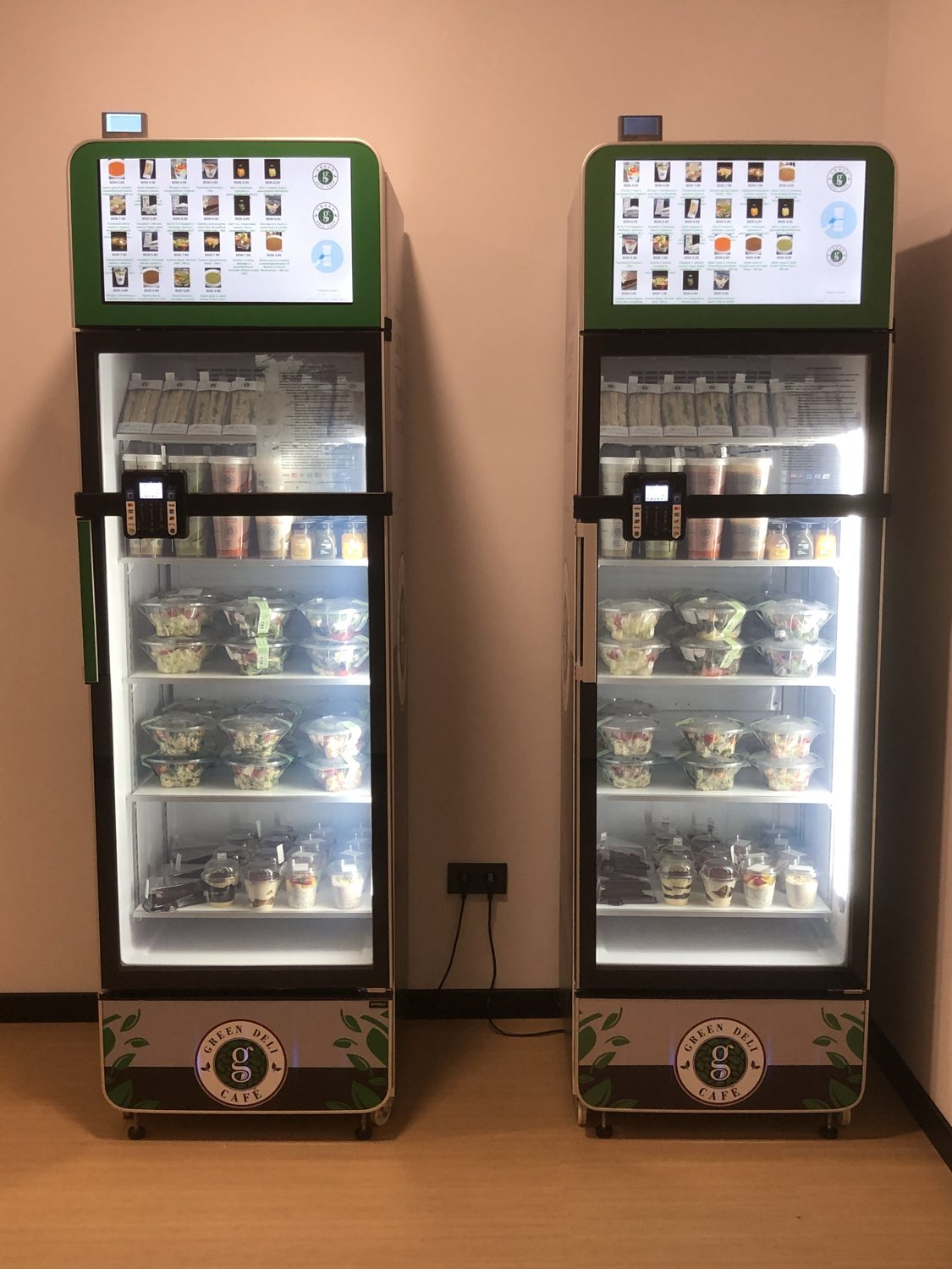 Две витрини на Green Deli в офис сграда